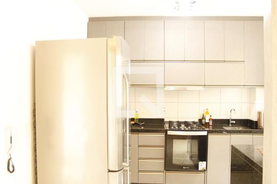 Cozinha de apartamento para alugar com 2 quartos, 55m² em Chacaras Reunidas Santa Terezinha, Contagem