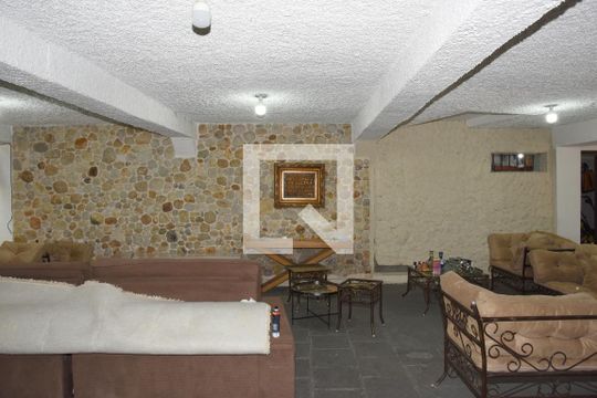 Garagem de casa à venda com 3 quartos, 1000m² em Jardim Santa Helena, São Paulo