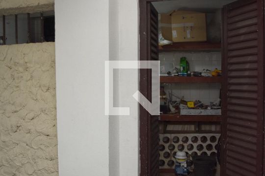 Garagem de casa à venda com 3 quartos, 1000m² em Jardim Santa Helena, São Paulo