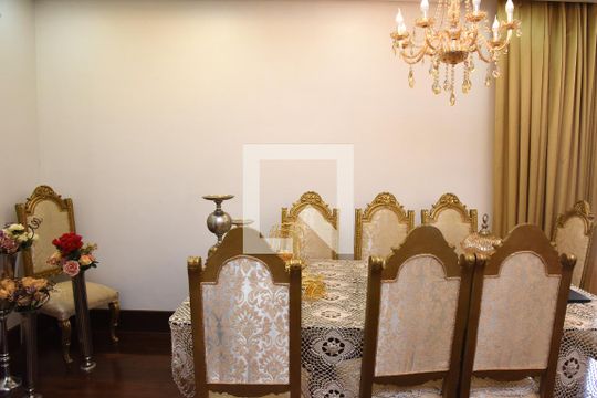 Sala de casa à venda com 3 quartos, 1000m² em Jardim Santa Helena, São Paulo