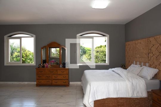 Suíte 1 de casa à venda com 3 quartos, 1000m² em Jardim Santa Helena, São Paulo