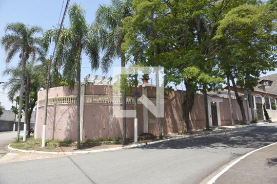 Fachada de casa à venda com 3 quartos, 1000m² em Jardim Santa Helena, São Paulo