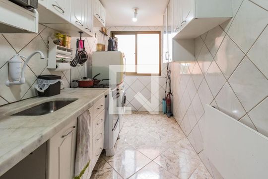 Cozinha de apartamento à venda com 3 quartos, 67m² em Petrópolis, Porto Alegre