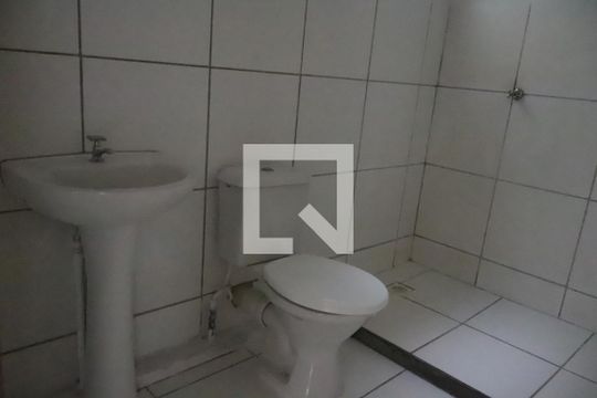 Banheiro  de apartamento à venda com 2 quartos, 45m² em Campina, São Leopoldo