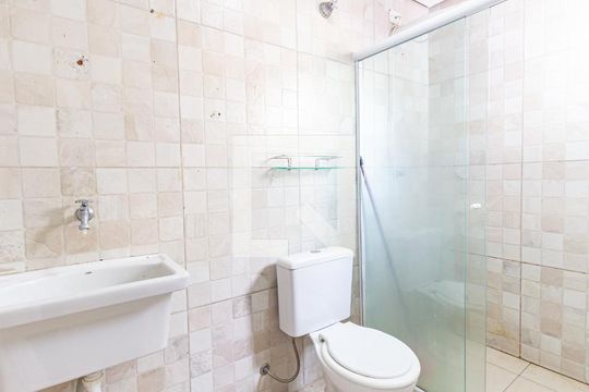 Banheiro de kitnet/studio para alugar com 1 quarto, 17m² em Mooca, São Paulo