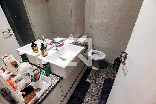 Banheiro Corredor de casa de condomínio à venda com 3 quartos, 106m² em Vila Andrade, São Paulo