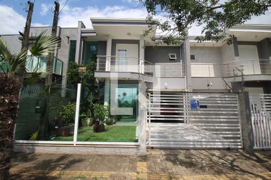 Fachada de casa à venda com 3 quartos, 177m² em Estância Velha, Canoas