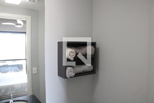 Banheiro  de apartamento para alugar com 1 quarto, 30m² em Bom Retiro, São Paulo