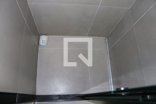 Banheiro  de apartamento para alugar com 1 quarto, 30m² em Bom Retiro, São Paulo