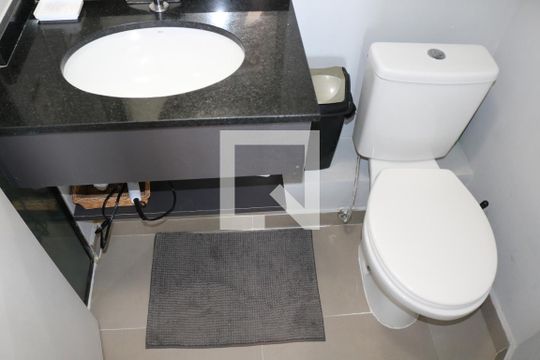 Banheiro  de apartamento para alugar com 1 quarto, 30m² em Bom Retiro, São Paulo