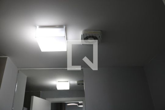 Banheiro  de apartamento para alugar com 1 quarto, 30m² em Bom Retiro, São Paulo