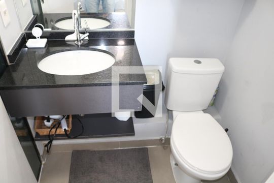 Banheiro  de apartamento para alugar com 1 quarto, 30m² em Bom Retiro, São Paulo