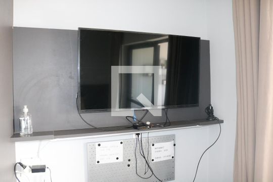 Guarda roupa/ tv/ mesa de trabalho  de apartamento para alugar com 1 quarto, 30m² em Bom Retiro, São Paulo