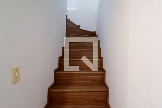 Escada de apartamento à venda com 1 quarto, 53m² em Moema, São Paulo