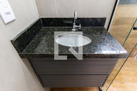 Banheiro de apartamento à venda com 2 quartos, 54m² em Vila Oratório, São Paulo