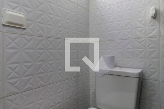 Banheiro de apartamento à venda com 2 quartos, 63m² em Vila Pierina, São Paulo