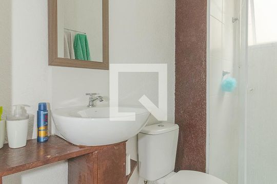 Banheiro de apartamento à venda com 2 quartos, 40m² em Mário Quintana, Porto Alegre