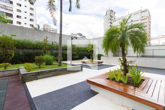 Área comum - Área Verde de apartamento para alugar com 3 quartos, 130m² em Jardins, São Paulo