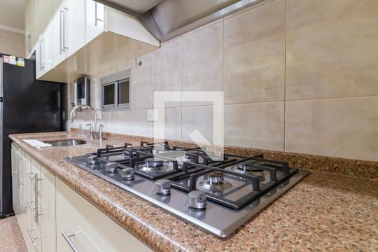 Cozinha de apartamento para alugar com 3 quartos, 130m² em Jardins, São Paulo