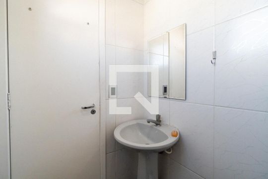 Banheiro de serviço de apartamento para alugar com 3 quartos, 98m² em Vila Paulista, São Paulo