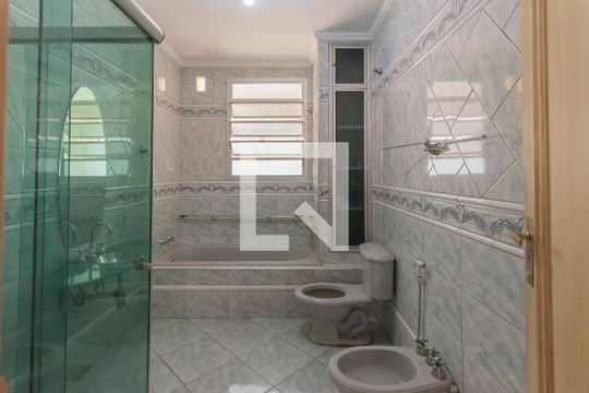 Banheiro de apartamento à venda com 4 quartos, 143m² em Centro, Campinas