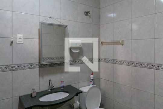 Banheiro da Suíte de casa à venda com 4 quartos, 124m² em Carlos Prates, Belo Horizonte