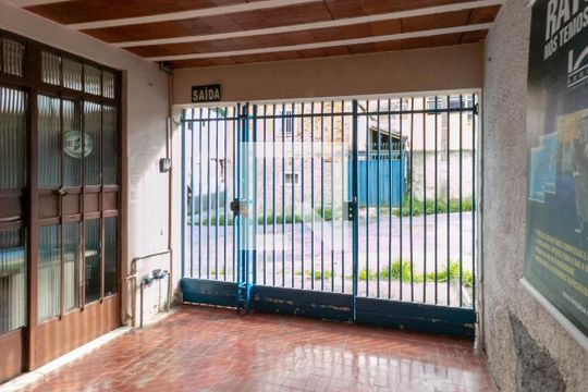 Garagem de casa à venda com 4 quartos, 124m² em Carlos Prates, Belo Horizonte