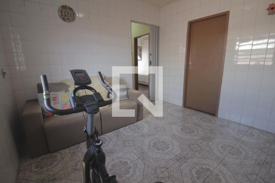 Sala 2 de casa à venda com 2 quartos, 300m² em Estância Velha, Canoas