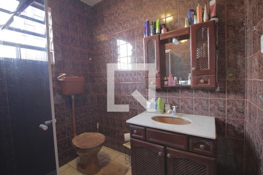 Banheiro 1 de casa à venda com 2 quartos, 300m² em Estância Velha, Canoas