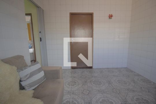 Sala 2 de casa à venda com 2 quartos, 300m² em Estância Velha, Canoas