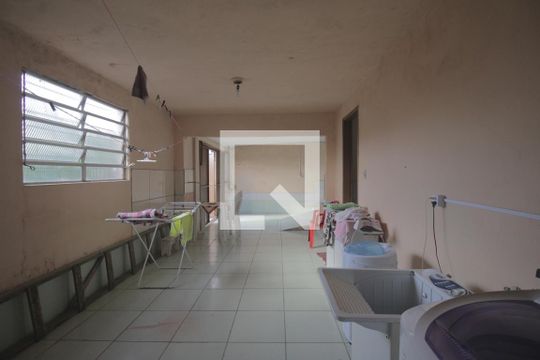 Garagem de casa à venda com 2 quartos, 300m² em Estância Velha, Canoas