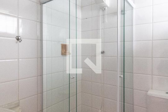 Banheiro de kitnet/studio para alugar com 1 quarto, 24m² em Centro, Guarulhos