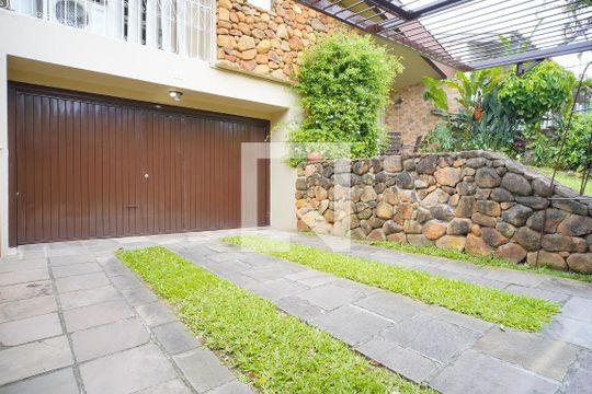 Garagem de casa à venda com 3 quartos, 220m² em Jardim Sabará, Porto Alegre