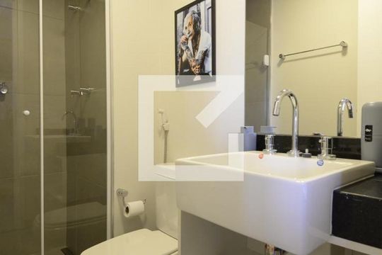 Banheiro de kitnet/studio para alugar com 1 quarto, 22m² em Vila Mariana, São Paulo