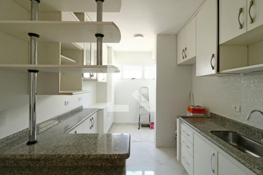 Cozinha de apartamento para alugar com 2 quartos, 77m² em Jardim Bela Vista, Santo André