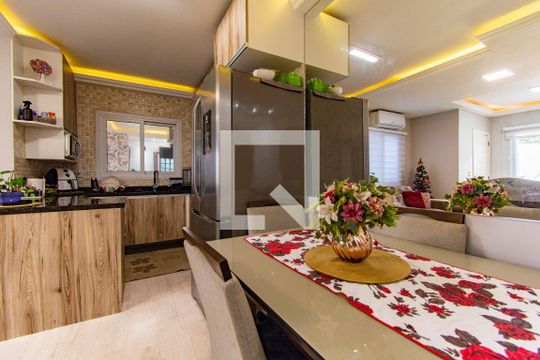 SALA de casa à venda com 2 quartos, 105m² em São José, Canoas