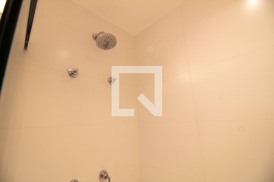 Banheiro de kitnet/studio para alugar com 1 quarto, 26m² em Campo Belo, São Paulo