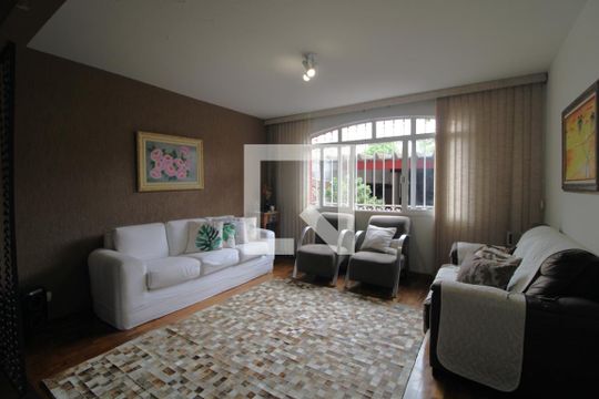 Casa à venda com 3 quartos, 230m² em Vila São Paulo, São Paulo