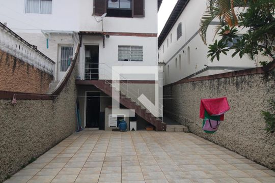 Fachada fundos de casa à venda com 3 quartos, 230m² em Vila São Paulo, São Paulo