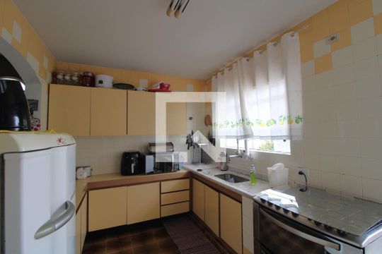 Cozinha de casa à venda com 3 quartos, 230m² em Vila São Paulo, São Paulo