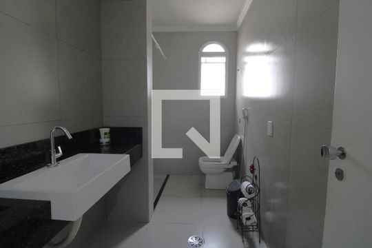 Banheiro comum de casa à venda com 3 quartos, 230m² em Vila São Paulo, São Paulo