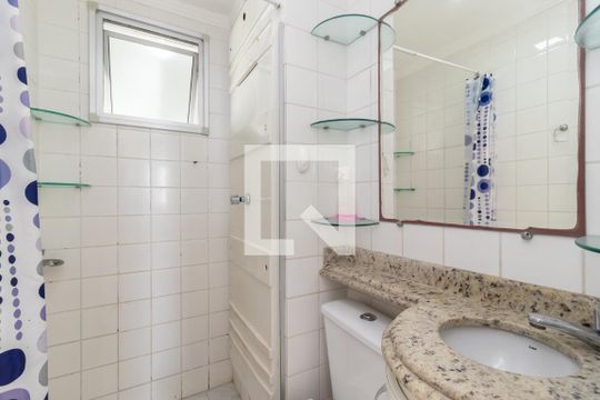 Banheiro de apartamento à venda com 3 quartos, 60m² em Vila Amélia, São Paulo