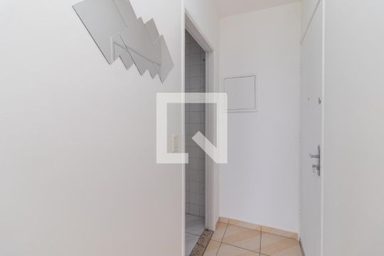 Corredor de Entrada de apartamento para alugar com 3 quartos, 60m² em Vila Amélia, São Paulo