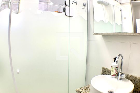 Banheiro de apartamento à venda com 1 quarto, 24m² em Centro, São Paulo