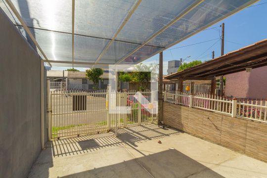 Garagem de casa à venda com 2 quartos, 48m² em São José, Canoas