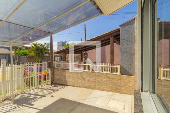 Garagem de casa à venda com 2 quartos, 48m² em São José, Canoas