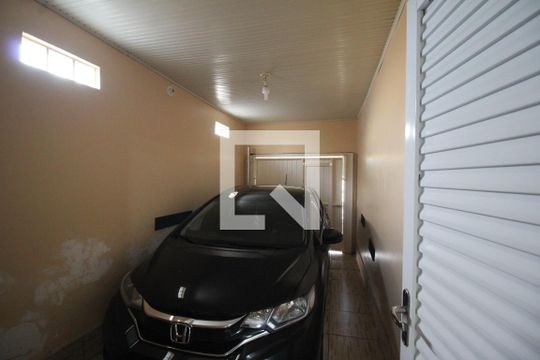 Garagem de casa à venda com 2 quartos, 140m² em Bairro Fátima, Canoas