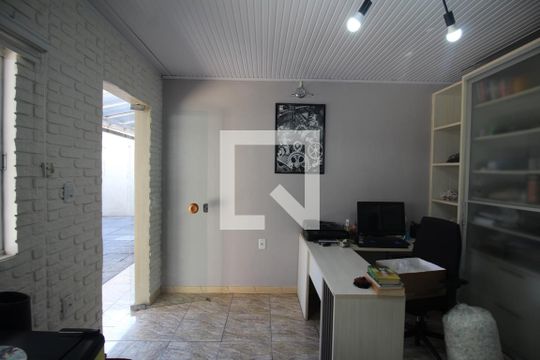 Escritório de casa à venda com 2 quartos, 140m² em Bairro Fátima, Canoas