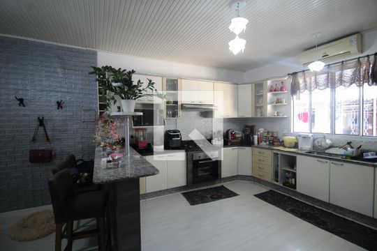 Cozinha de casa à venda com 2 quartos, 140m² em Bairro Fátima, Canoas