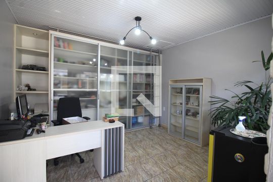 Escritório de casa à venda com 2 quartos, 140m² em Bairro Fátima, Canoas